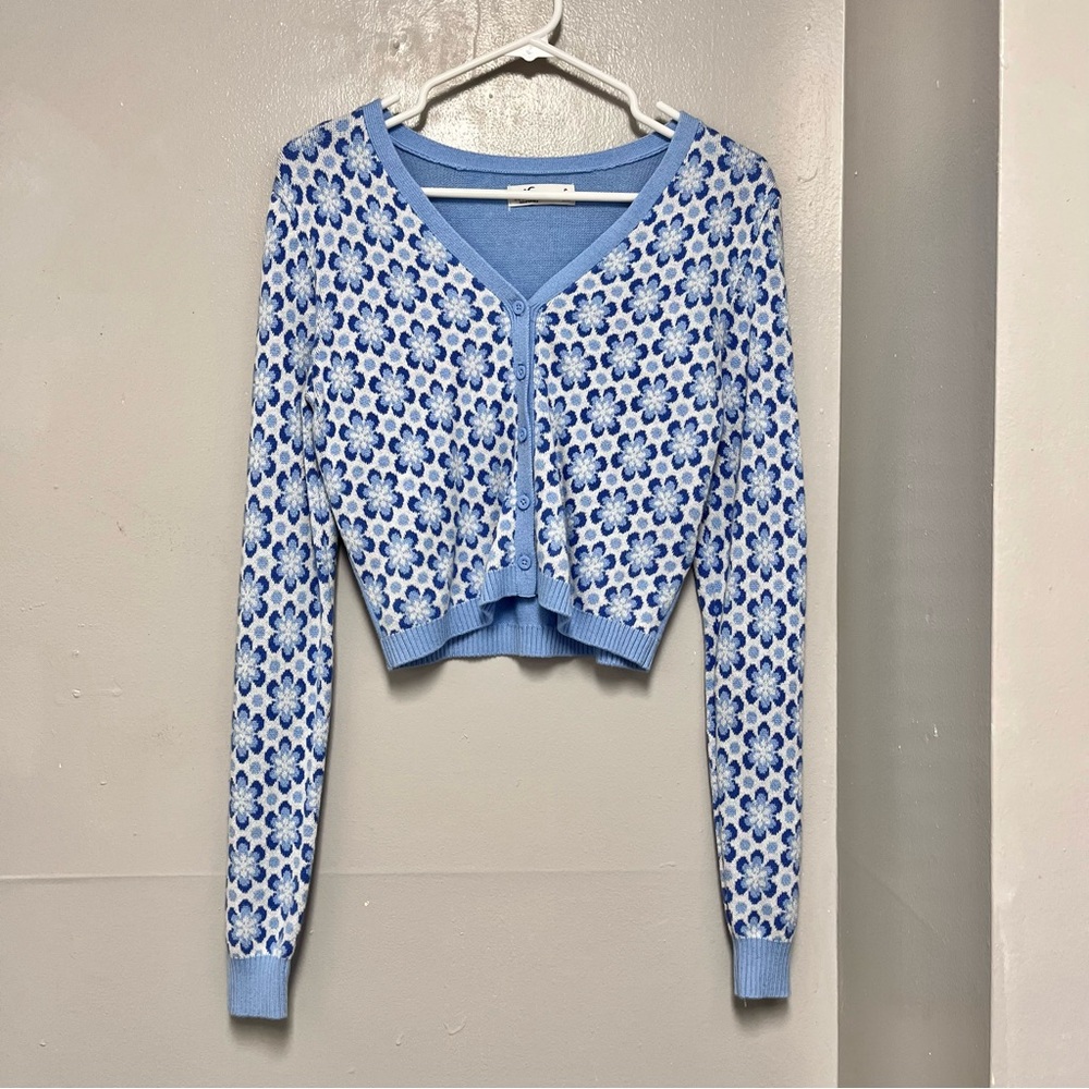 Hollister Blue and White Flower Pattern Sweater